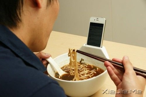 你是否也患有手机依赖症?